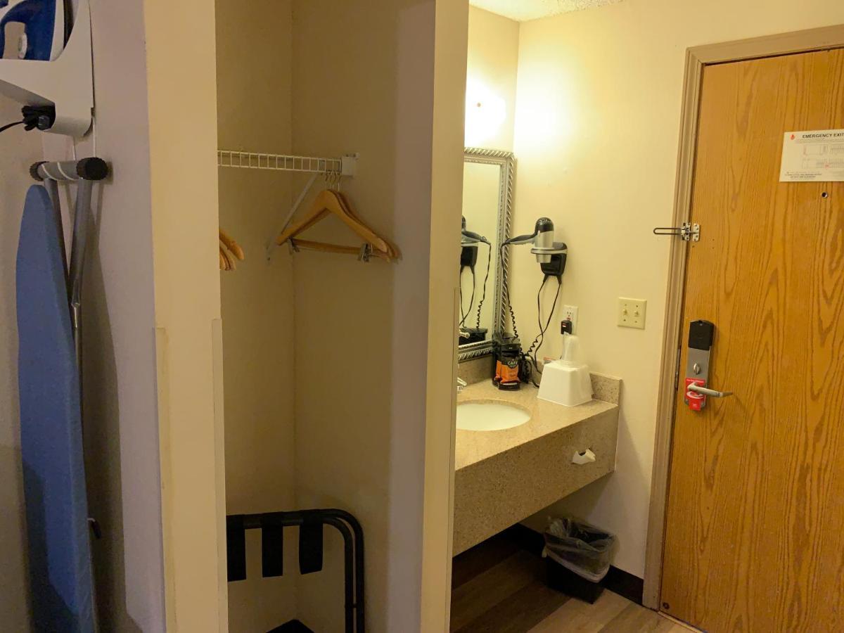Brentwood Inn Clinton Dış mekan fotoğraf